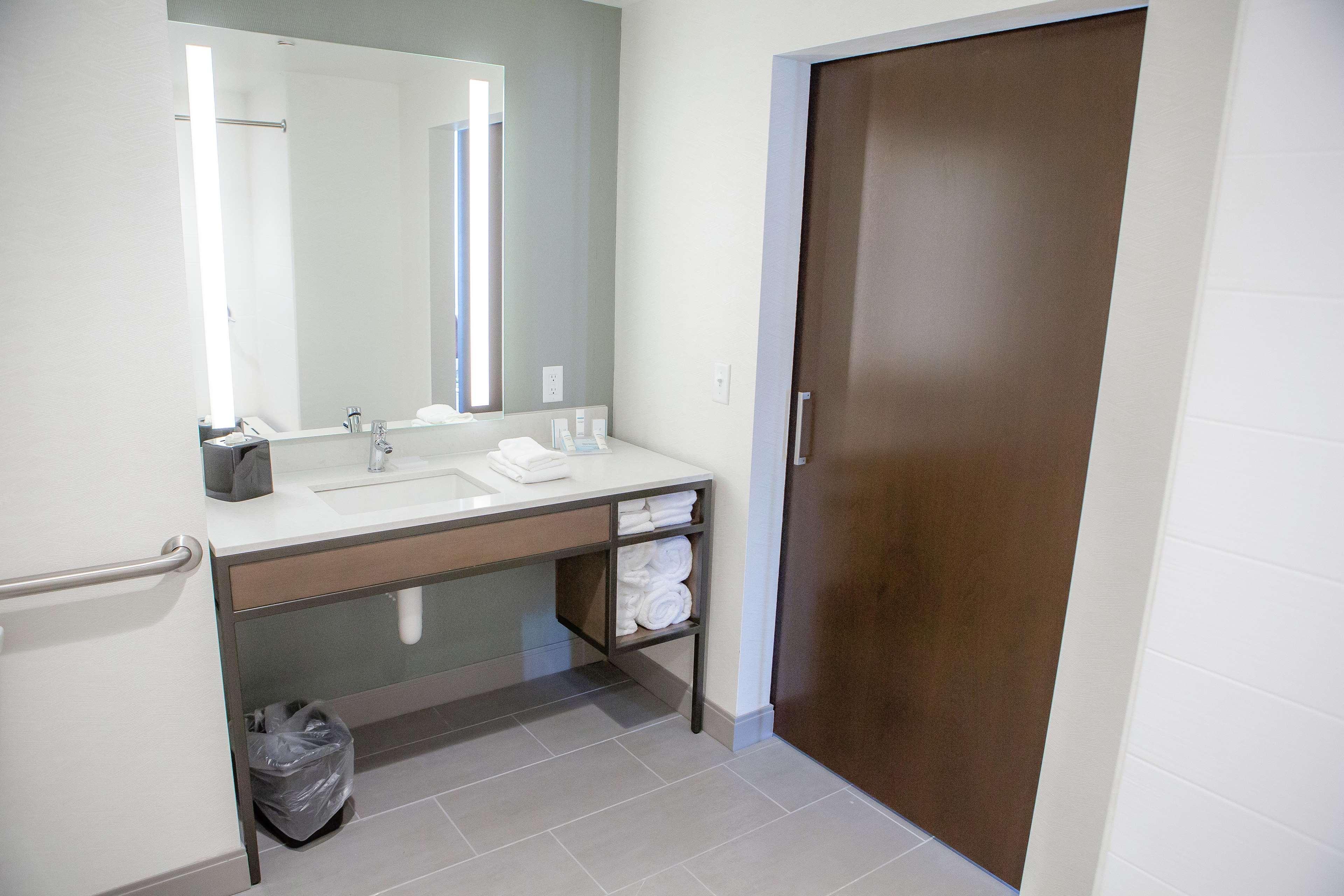 Hilton Garden Inn Corning Downtown Esterno foto