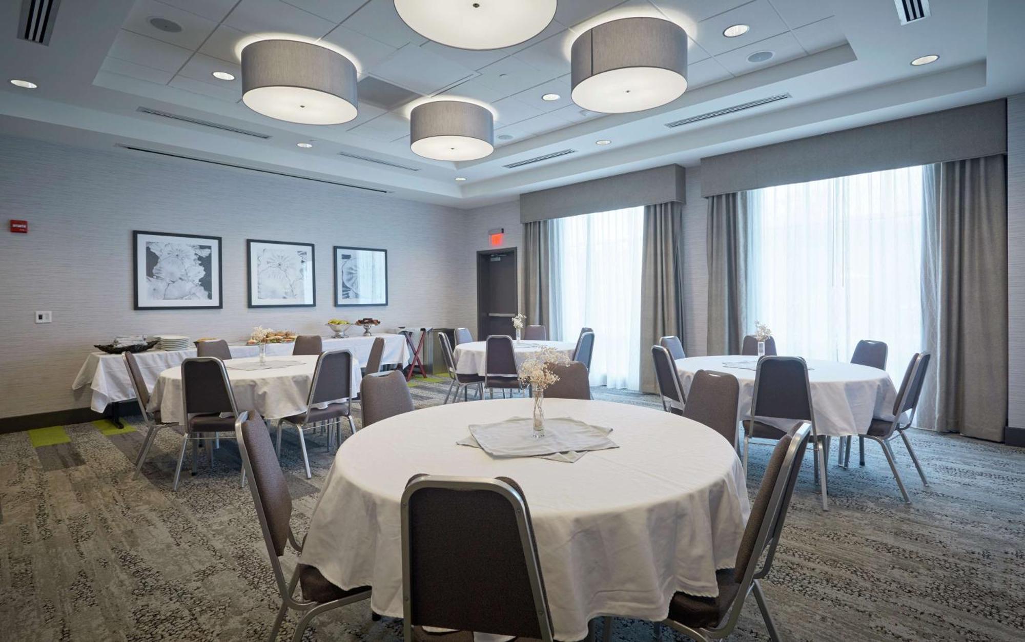 Hilton Garden Inn Corning Downtown Esterno foto
